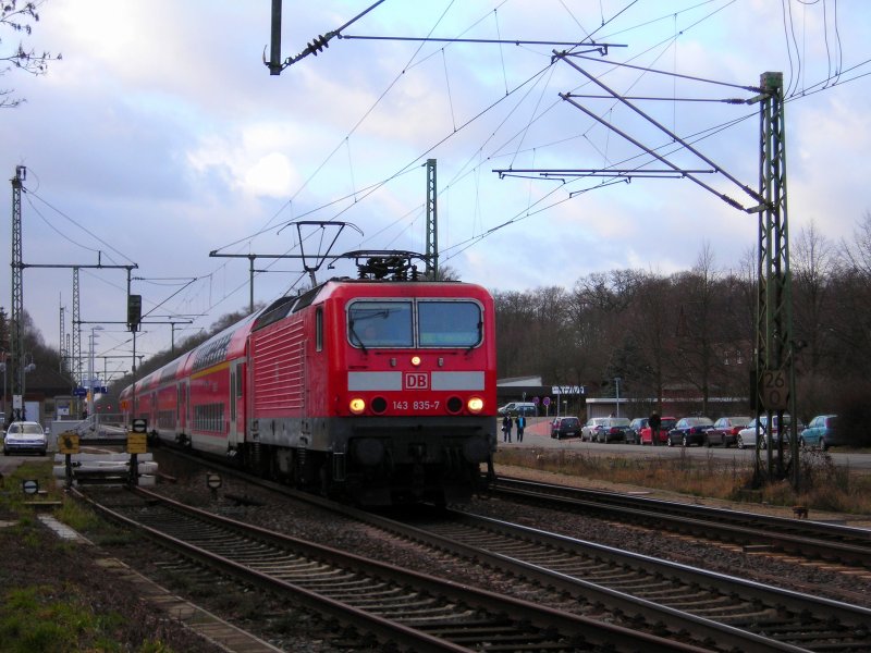 143 835 verlsst Hmelerwald mit einem RE nach Braunaschweig