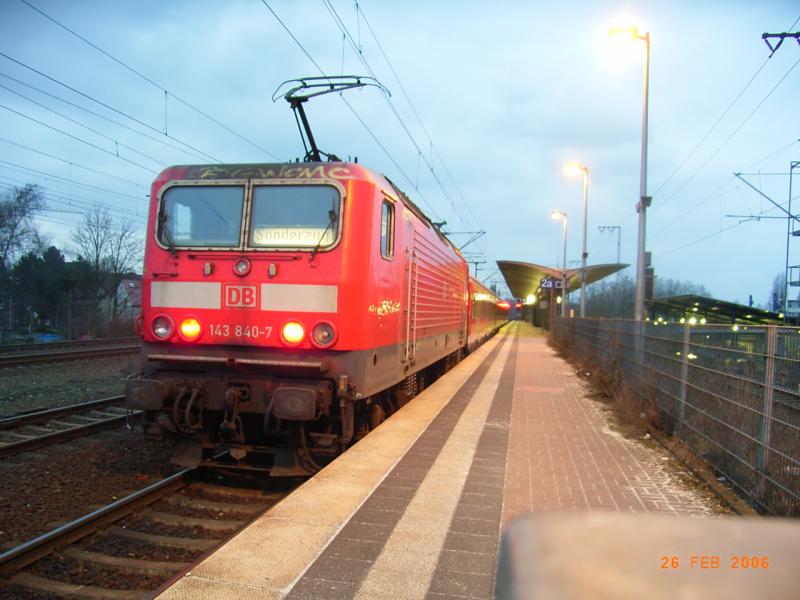 143 840 samt S-Bahn Wendezug als RE14 in Bottrop.
Wegen Bauarbeiten zwischen Bottrop und Gladbeck fahren seit Anfang Februar bis einschliesslich 19.M�rz an jedem Wochenende S-Bahnz�ge als RE14 zwischen Essen und Bottrop.