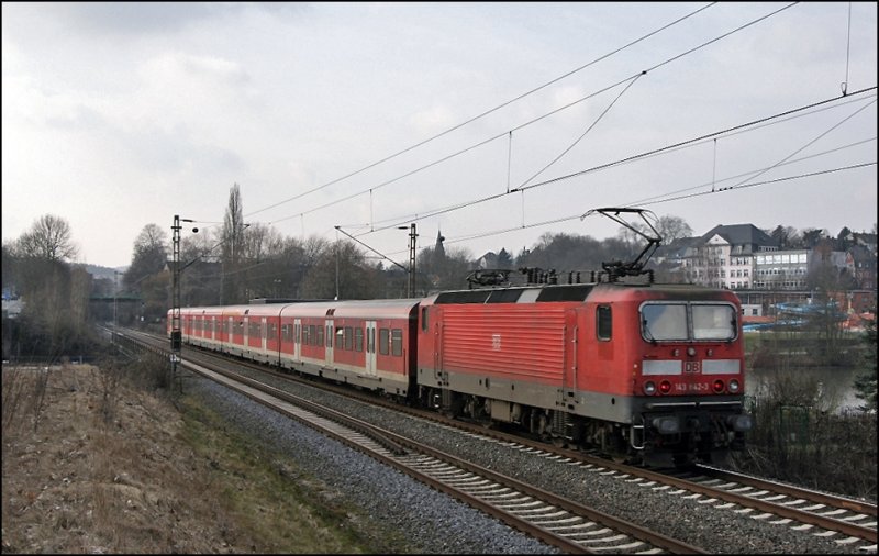 143 842 (9180 6143 842-3 D-DB) schiebt eine S5 nach Dortmund. (07.03.2009)
