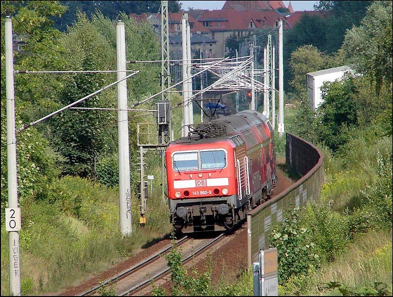143 860-5 mit RE33216 unterwegs nach Rostock.  (Stralsund am 19.08.06)