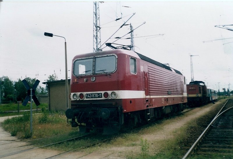 143 876 im Juni 1998 in Neustrelitz.