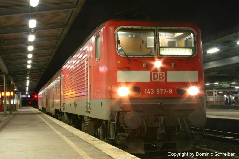 143 877-9 in Berlin Schnefeld am 25.12.2005