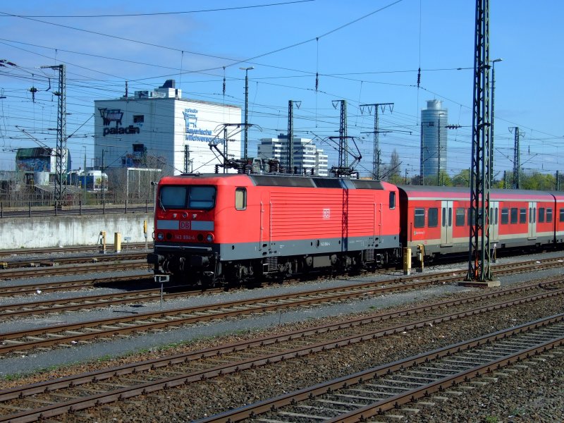 143 894 abgestellt zwischen Nrnberg Hbf und Nrnberg Ost, am 6.4.2007.