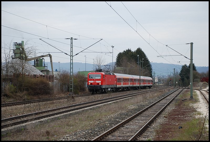 143 899 mit dem RE 19466 nach Stuttgart Hbf. Aufgenommen am 08.04.08 in Aalen-Essingen.
