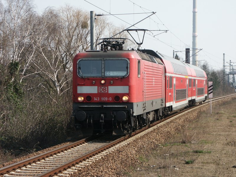 143 909-0
S2 nach Dresden Flughafen bei der Einfahrt in den Hp Dresden-Strehlen
27.03.2007