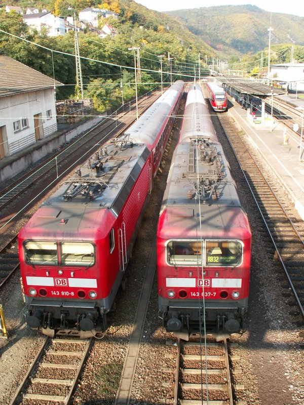 143 910 und 637 angestellt am 3.10.08 in Bingen(Rhein) Hbf