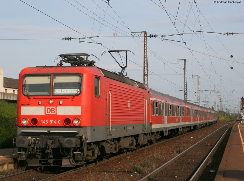 143 914-0 mit der RB 35528 (Nrnberg-Erlnagen)bei der Einfahrt Frth(Bay) am 3.9.08
