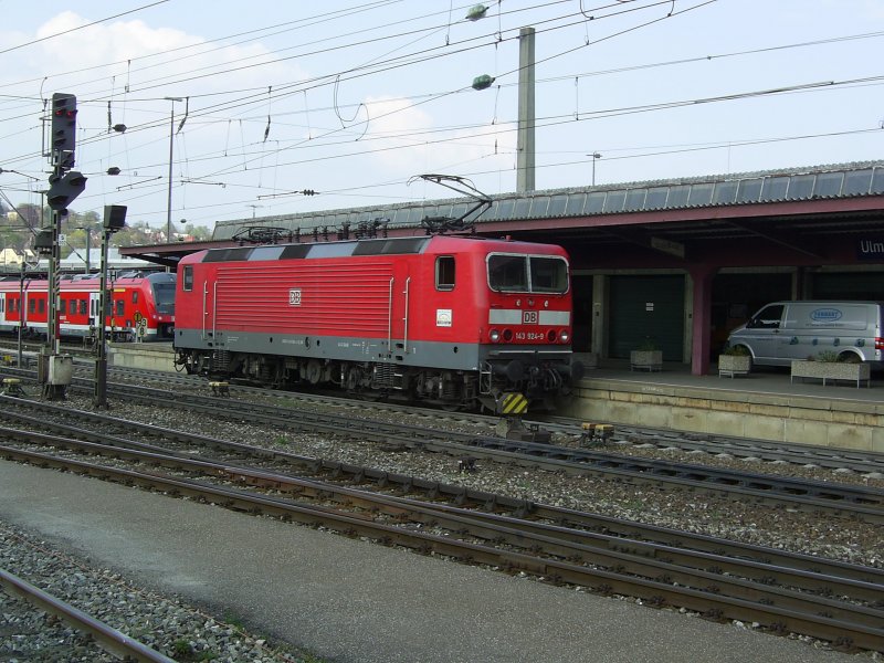 143 924-9 ist am 14.4.2009 Lz beim Rangieren im Ulmer Hbf anzutreffen.
