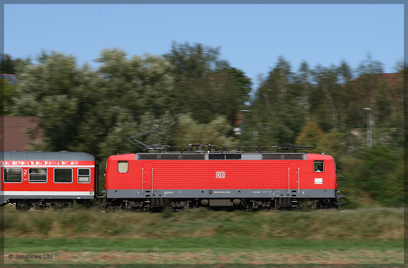 143 924-9 in voller Fahrt...aufgenommen am 27.08.2009 in Ellwangen-Rindelbach, wenige Minuten vor dem nchsten Halt des Zuges im Ellwanger Bahnhof.