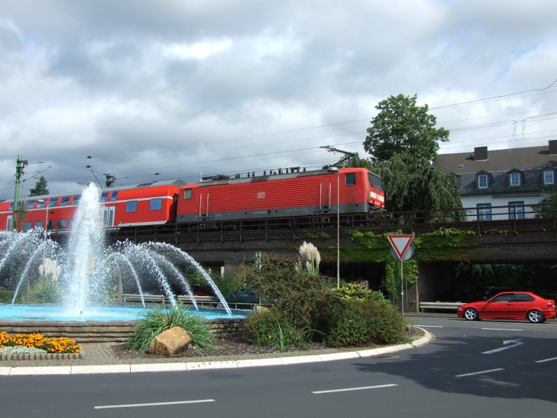 143 925 f�hrt mit RE durch Linz