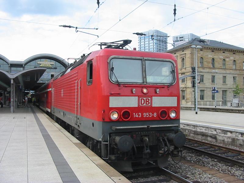 143-953 am 7.7.2005 in Mainz Hbf dieser Zug kommt von Darmstadt und fhrt nun nach Frankfurt a. M.