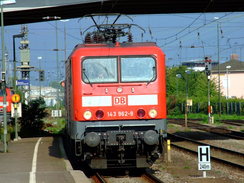 143 962 als RB von Plattling nach Regensburg Hbf bei der Einfahrt in Regensburg Hbf.