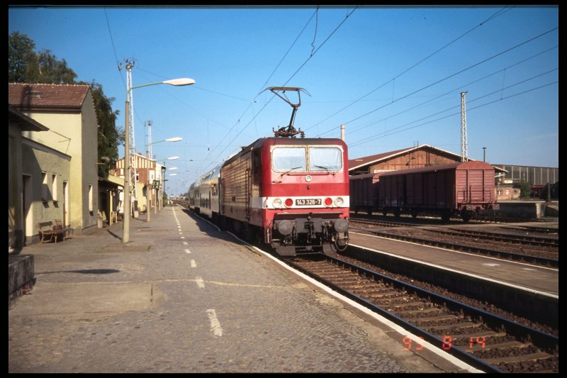 143326-7 am 14.8.1993 im alten Bahnhof Frstenwalde/Spree