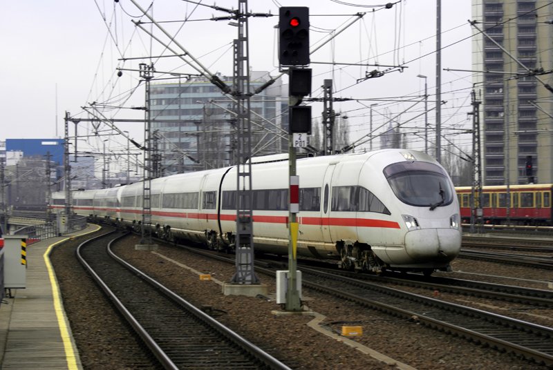 14:38 Uhr ICE 37 aus Kopenhagen Ankunft Berlin Ostbahnhof
BR 605 ICE TD
05.02.2009