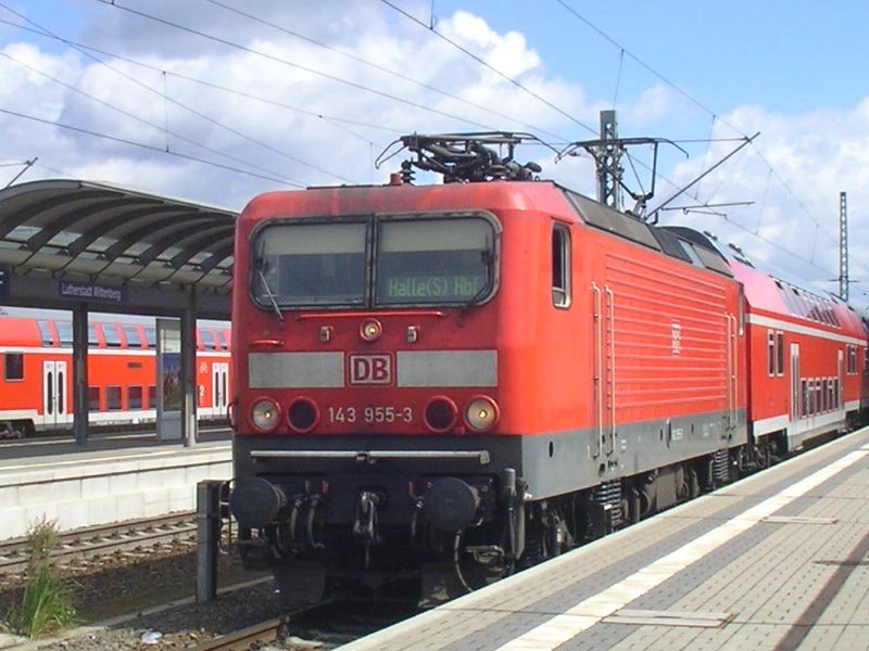 143955 mit einer RB nach Halle(S)Hbf am Gleis 4 in Lutherstadt Wittenberg. 