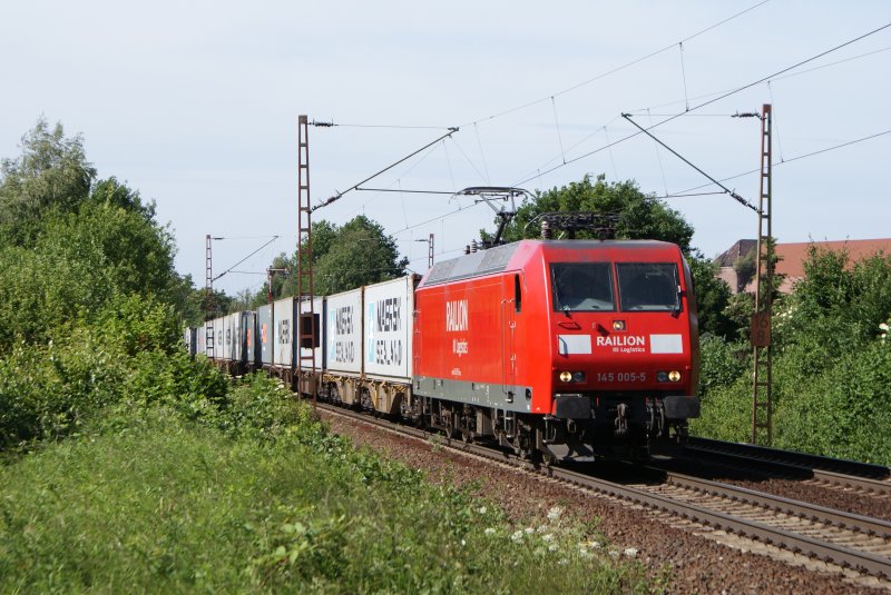 145 005-5 mit Containern in Limmer am 02.06.09