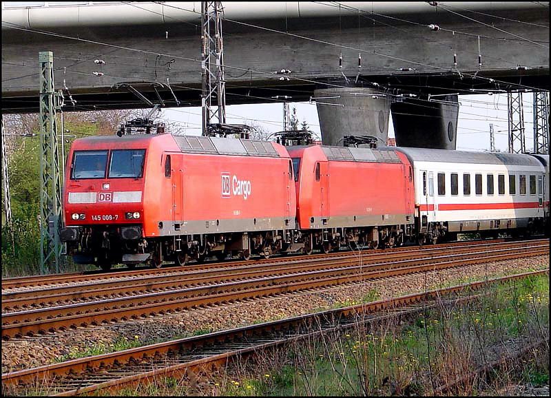 145 009-7 & 145 056-8 mit dem IC2455 aus Leipzig, kurz vor dem Hbf Stralsund.  (am 06.05.06) 