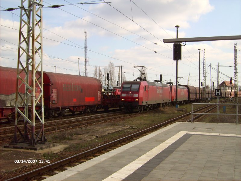 145 015 +027 ziehen ein Kohlependel durch Frankfurt/Oder.14.03.07
