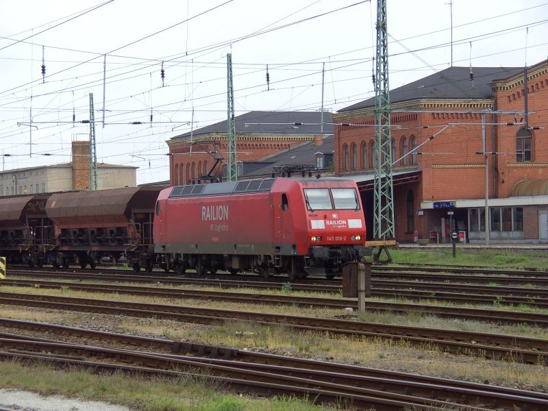 145 016-2 am 30.03.2008 im Bahnhof Guben