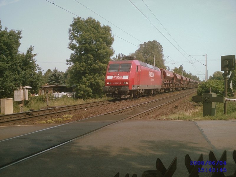 145 023-9 mit Selbstentladewagen. Peine, 04.06.2008