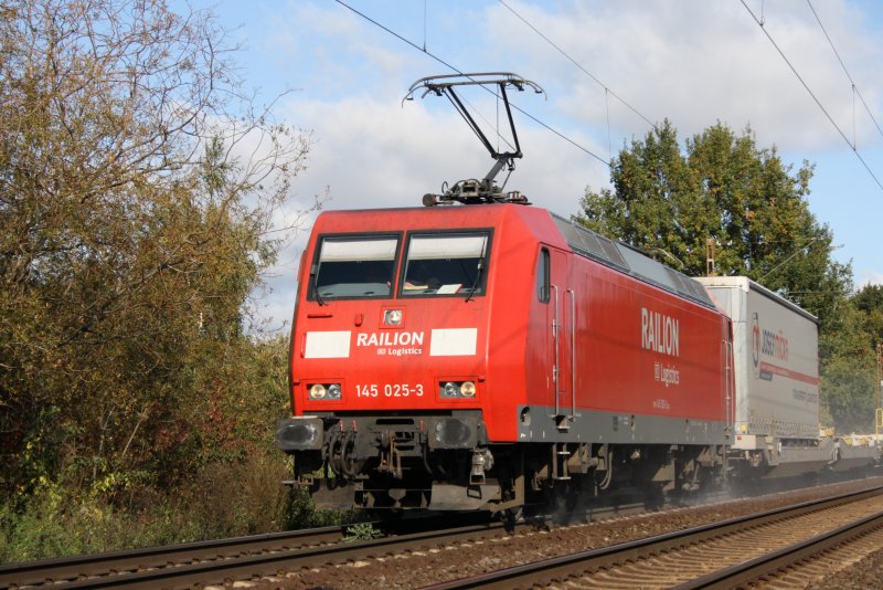 145 023 mit einem LKW Zug in Hannover Limmer