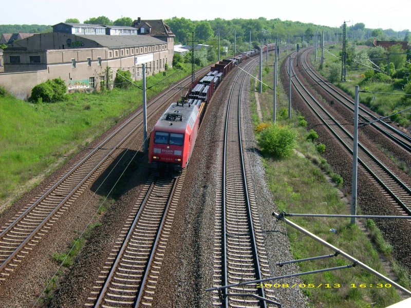 145 029 zieht am 13.05.08 einen Gterzug durch Bitterfeld.