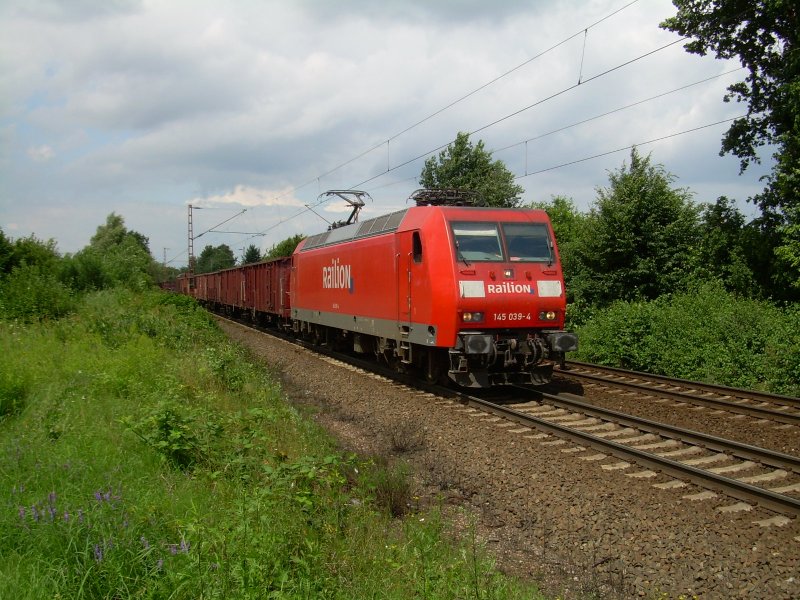 145 039 am 7.7.2007 mit Gem Gterzug in Hannover/Limmer in Richtung Linden