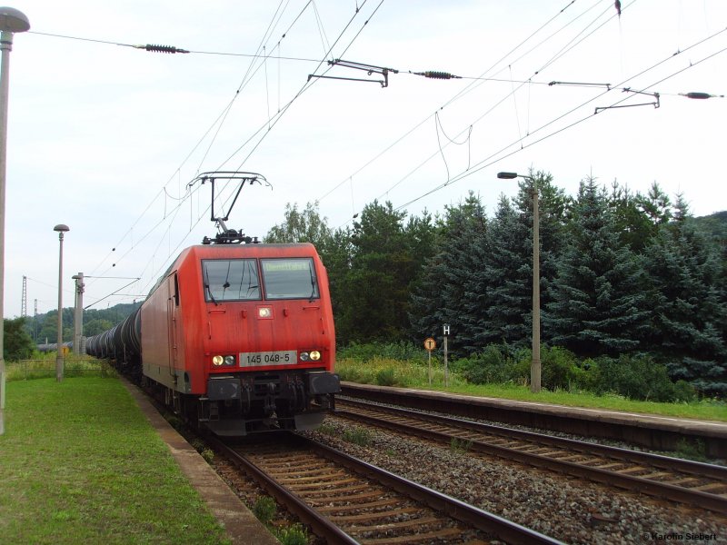 145 048 bei einer Durchfahrt in Leiling am 20.07.2007