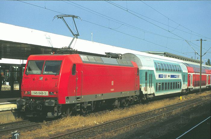 145 049-3 am 24.06.2000 im Hbf Hannover mit RE 25945 Bremen - Gttingen