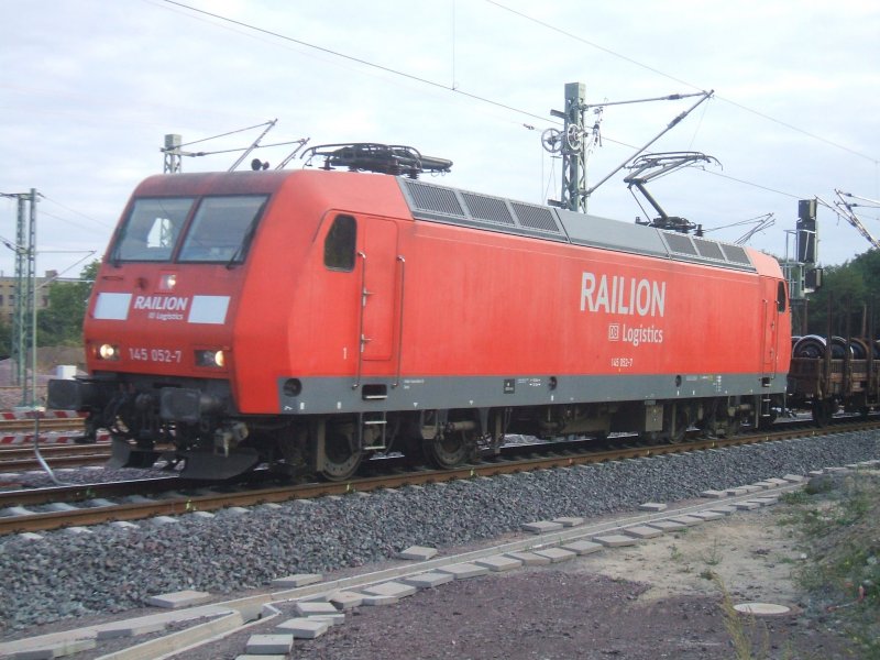 145 052-7 durchfhrt am 18.09.08 die Gleisbaustelle vor dem Hbf Magdeburg, mittlerweile gibt es dort schon groe Baufortschritte, die Gleise sind fast vollstndig verlegt