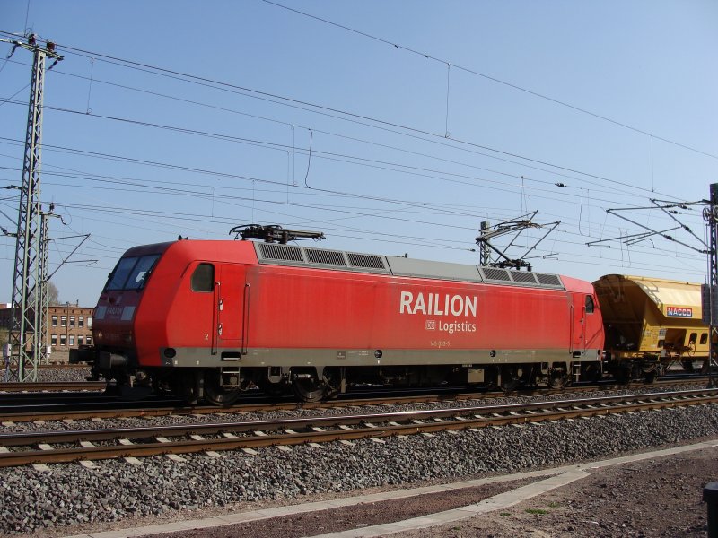 145 053-5 fhrt am 14.04.2009 in Richtung Magdeburg Hbf