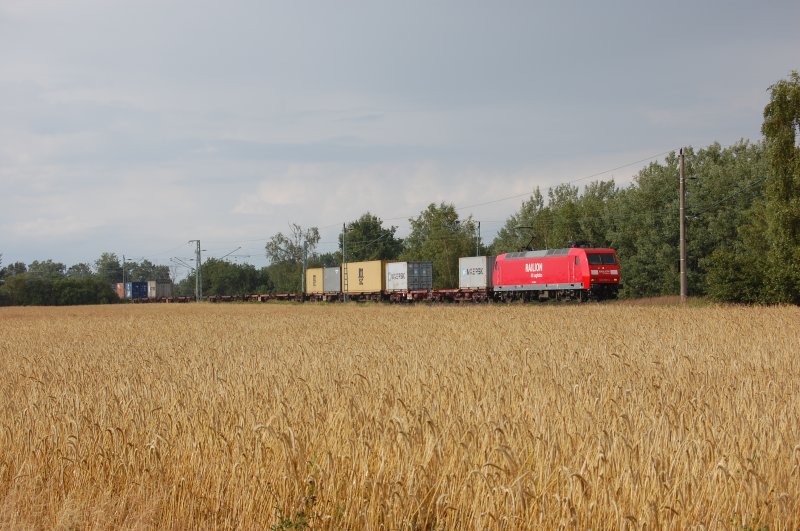 145 058-4 am 10.07.2007 mit einem Containerzug bei Groenhain.