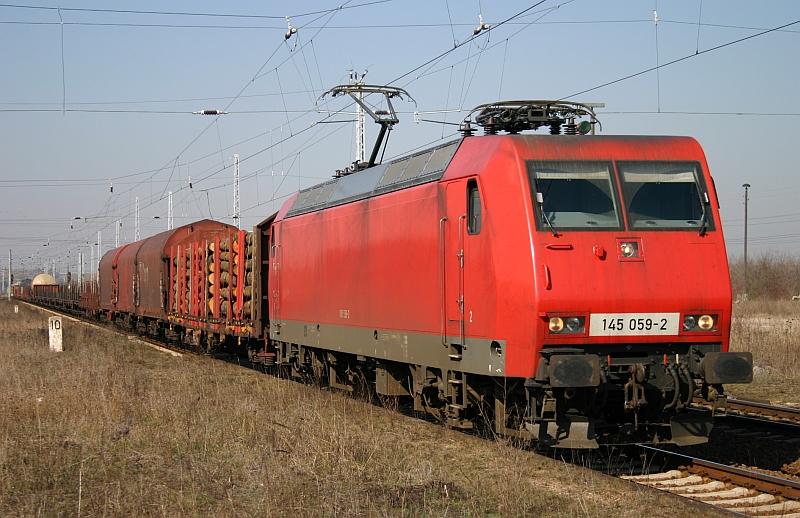 145 059-2 durchfhrt am 01.04.05 den Bf Angersdorf.