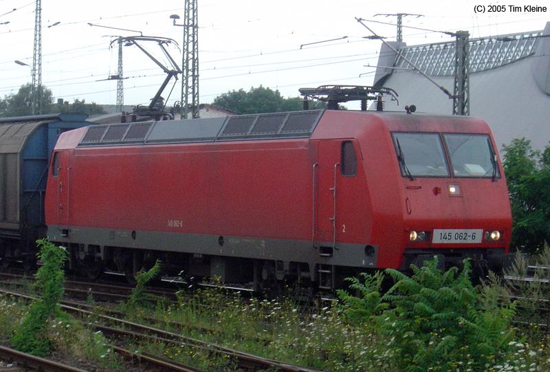 145 062 durchfhrt am 22.07.2005 Magdeburg Hbf.