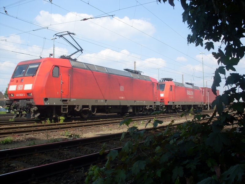 145 068 + unbekannte 145 in Seelze