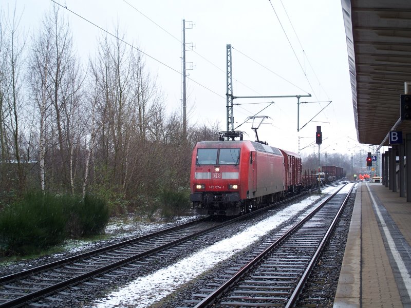 145 074 durchfhrt Braunschweig mit einem gemischten Gterzug in Richtung Osten (18.3.2008)