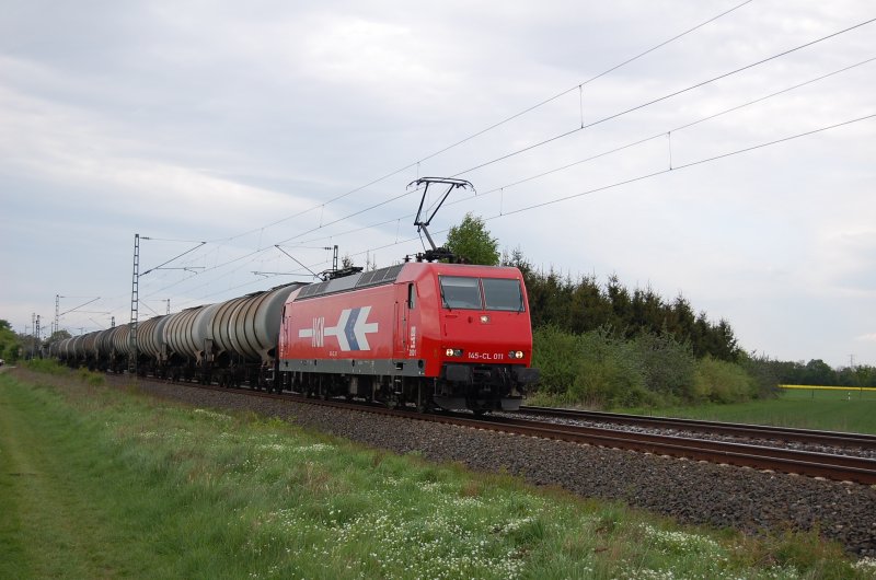 145 154-2 der HGK mit Kesselwagenganzzug bei Woltorf am 27.04.2009