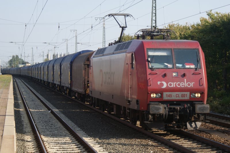 145-CL 001 der arcelor fuhr am 19.09.2009 mit einem geschlossenen Gterzug durch Wunstorf Bahnhof in Richtung Minden.