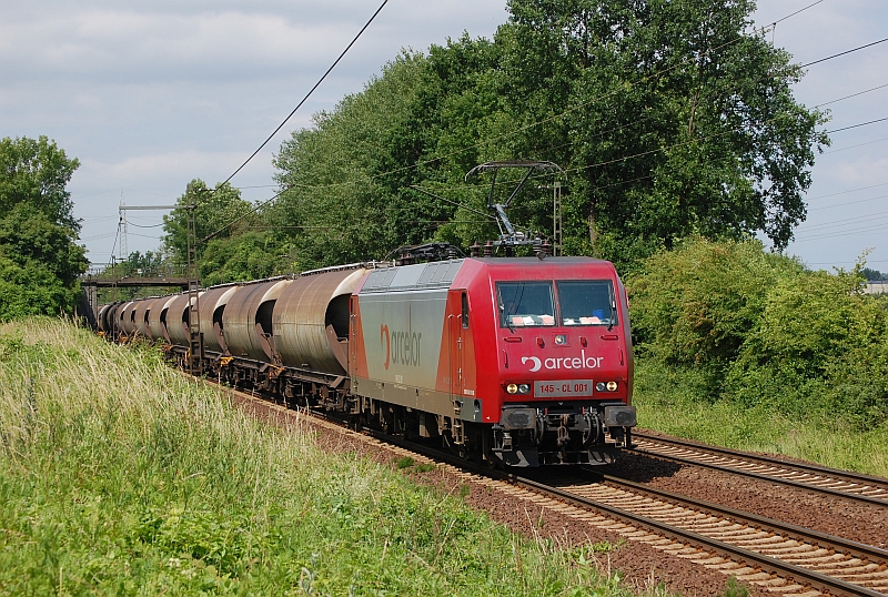 145-CL 001 mit Gterzug am 25.6.2009 in Ahlten
