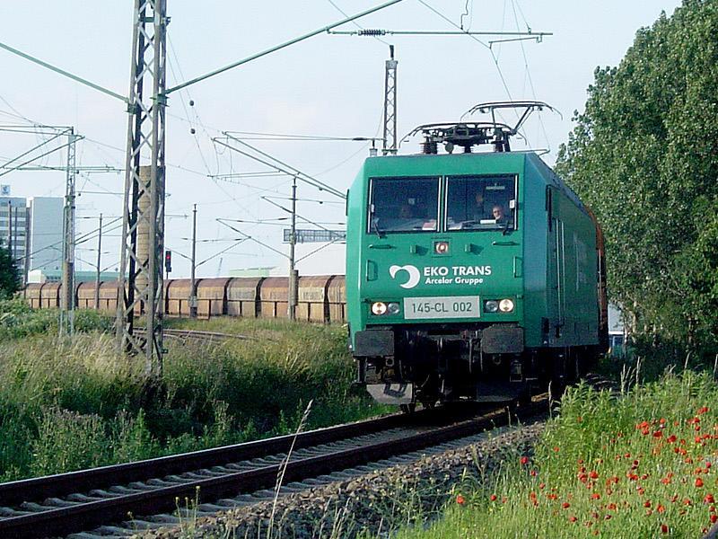 145-CL 002 (EKO Trans) kommt mit einem leerem Gipszug vom Seehafen Stralsund. am 28.062005 