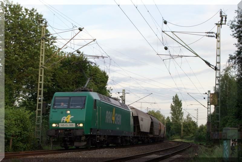 145 CL-005 R4C mit einem Getreidezug am Km 28,190 am 03.06.2008 in Dsseldorf
