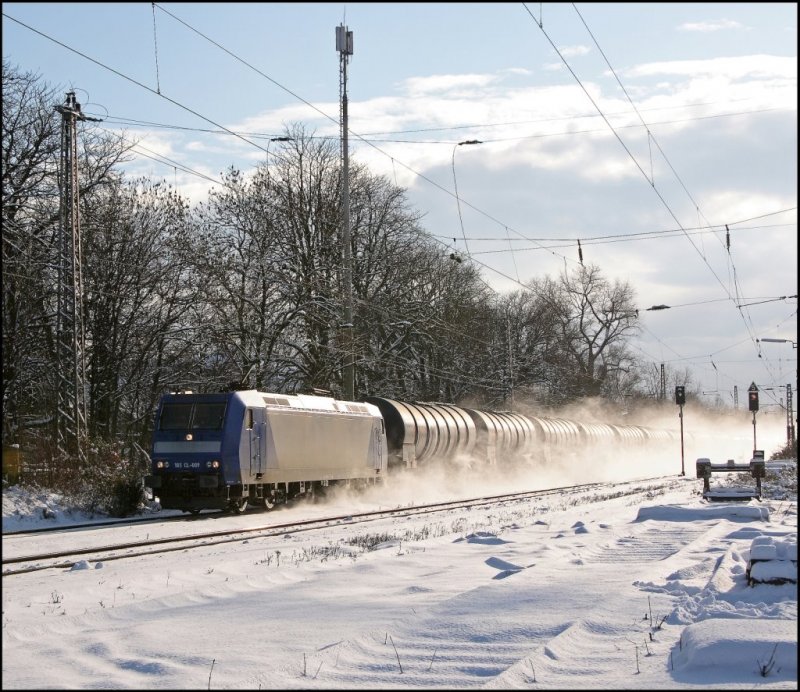 145 CL-009 bringt einen Kesselzug nach Duisburg. (05.01.2009)
