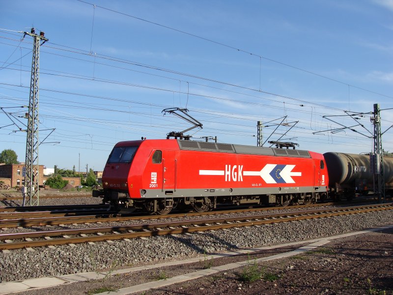 145 CL 011 der HGK mit einem Ganzzug Kesselwagen aus Richtung Braunschweig kommend kurz vor Magdeburg Hbf. Fotografiert am 23.05.2009 am alten Lokschuppen in der Maybachstra�e.