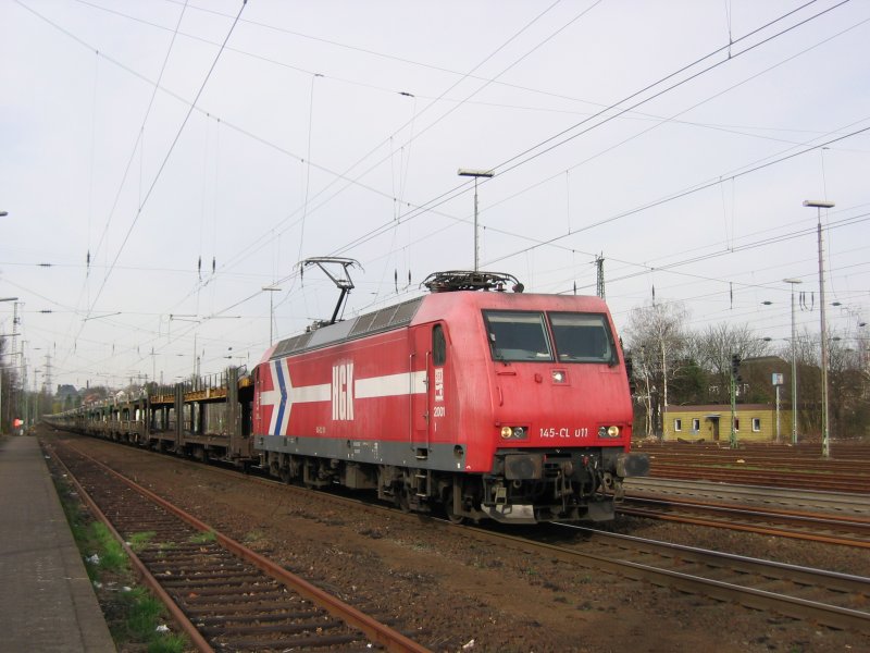 145 CL 011 mit ihrem Autozug in Solingen Hbf

08.03.2008 in Solingen Hbf  