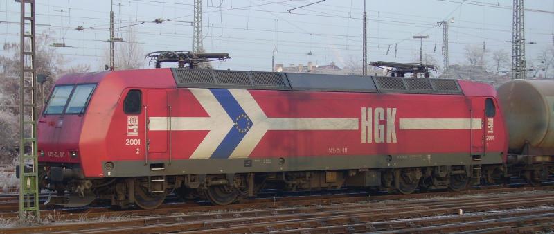 145 Cl 011 steht zusammen mit 482 009 am 14.01.06 in Worms .