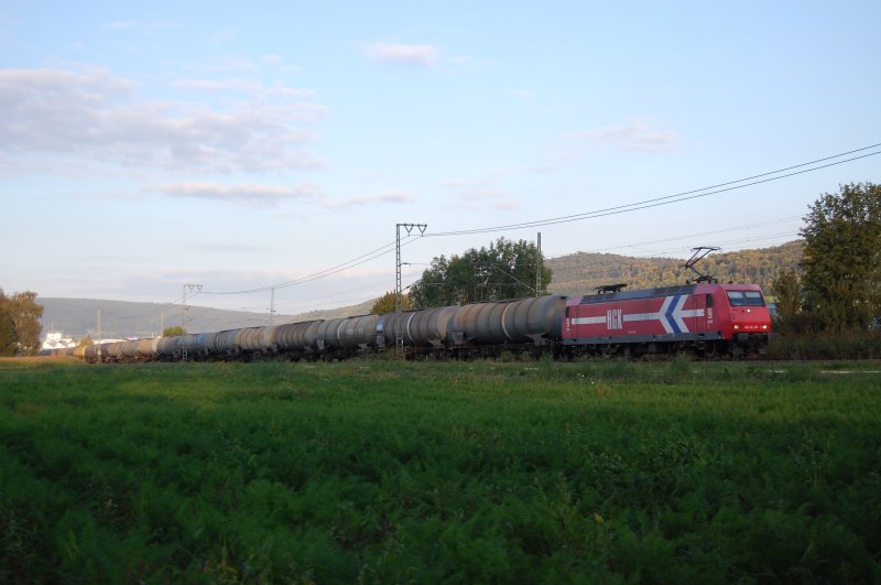145-CL 011 zieht am Abend des 12.09.07 einen Kesselwagenzug Richtung Stuttgart, hier in Hhe Aalen-Essingen aufgenommen.