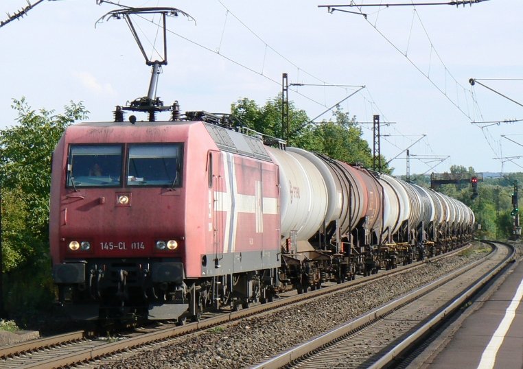 145-CL 014 der HGK mit ler aus Wrzburg-Zell durchfhrt gerade den Haltepunkt Thngersheim im Maintal.