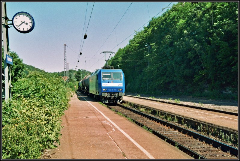 145-CL 201 der RAG fhrt mit einem Tankzug von Ingolstadt Richtung Norden. Aufgenommen in Dollnstein.