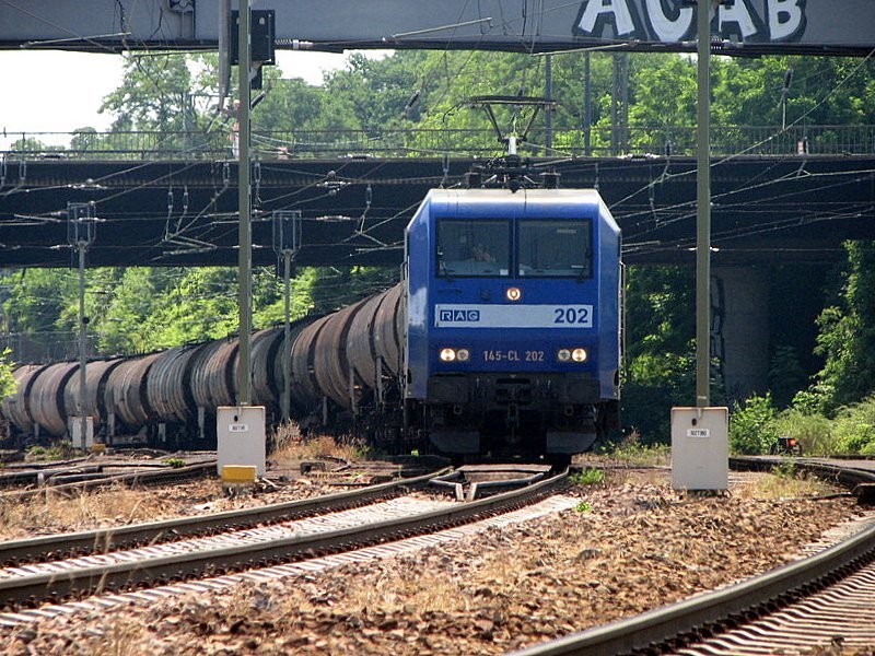 145-CL 202 der RAG BAHN-HAFEN zieht einen Kesselwagenzug zum Gterbahnhof Dresden-Friedrichstadt.09.06.07.