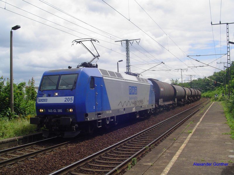 145-Cl 205 der RAG durchfhrt am 28.06.2007 mit einem Kesselwagenganzzug den Haltepunkt Dresden-Cotta in Richtung Coswig.